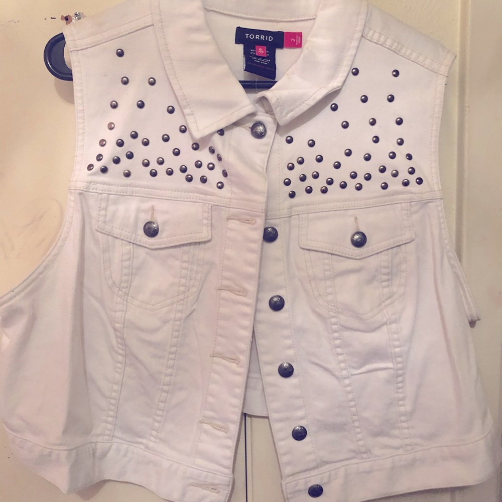 Sleeveless white denim jacket